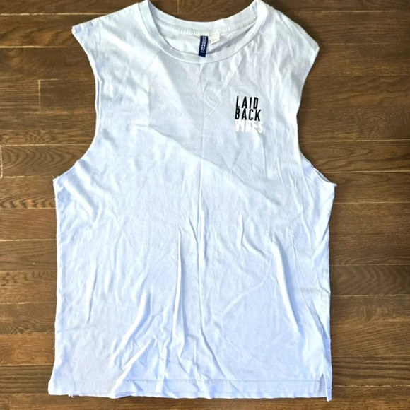 H&M sleeveless t shirt laid back vibes graphic design gym top size Small - Picture 1 of 6